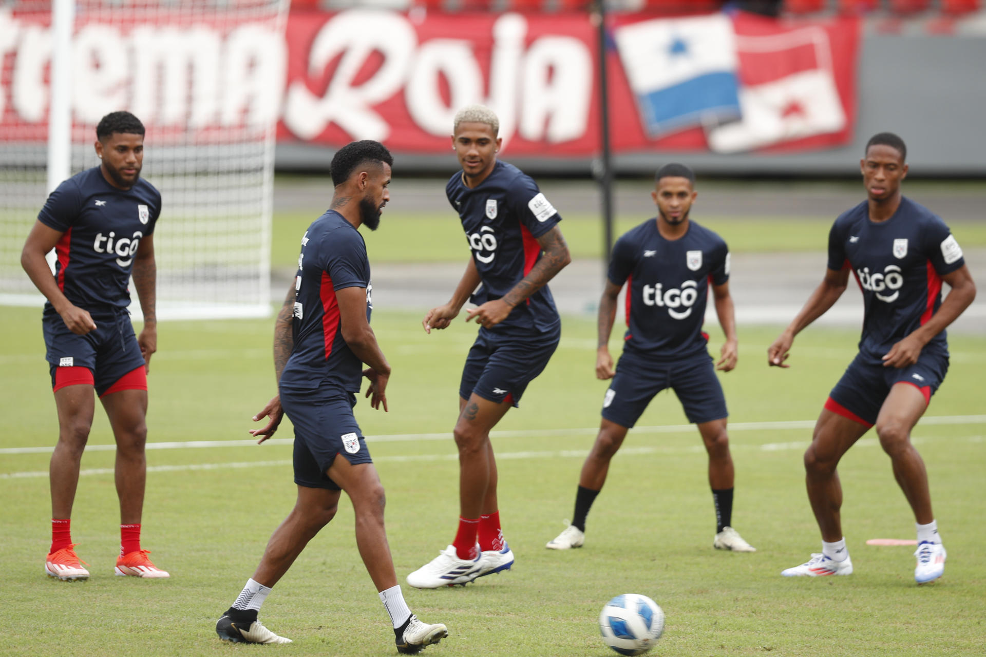 Jugadores de Panamá en entrenamiento previo.