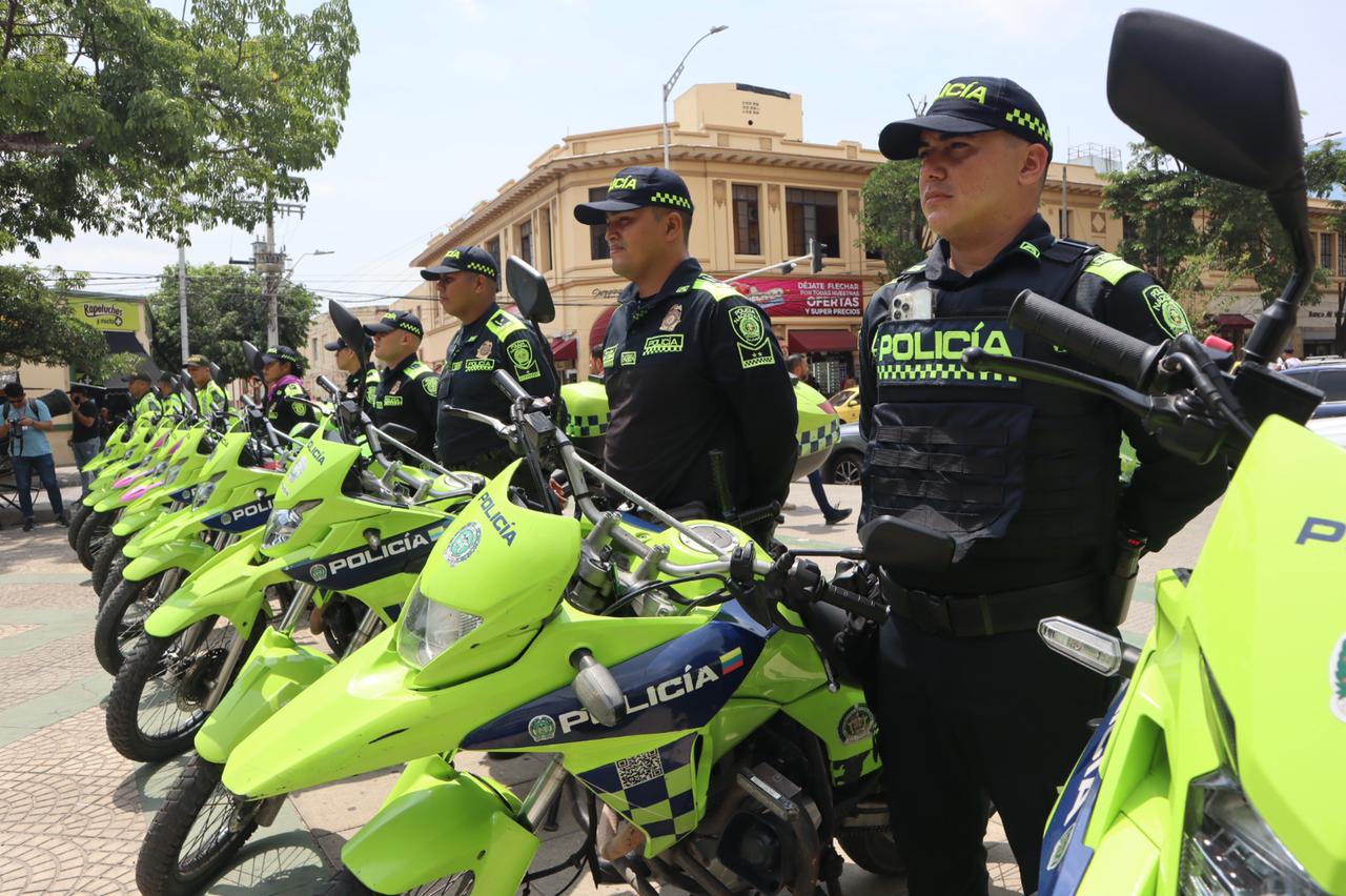 Policía en formación en el Paseo Bolívar