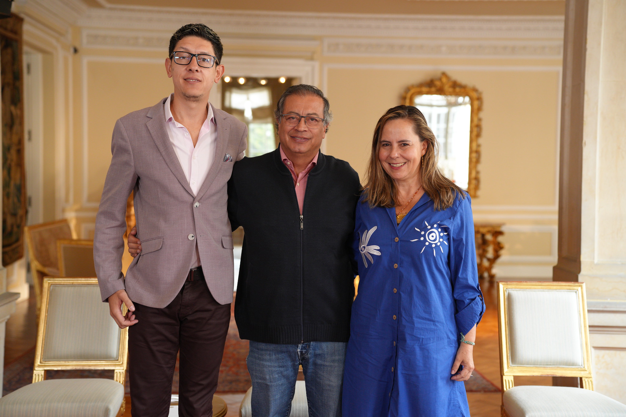 El nuevo ministro de Educación, Daniel Rojas; el Presidente Petro y la ministra de Vivienda, Helga Rivas.