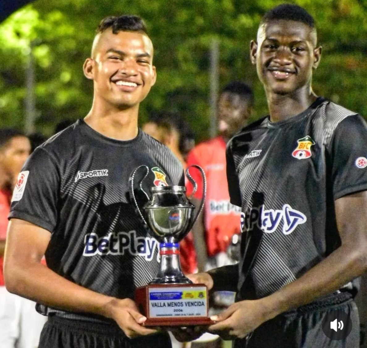  Mateo Narváez y Luis Chaverra, porteros del Barranquilla FC, que ganaron el premio de la valla menos vencida.