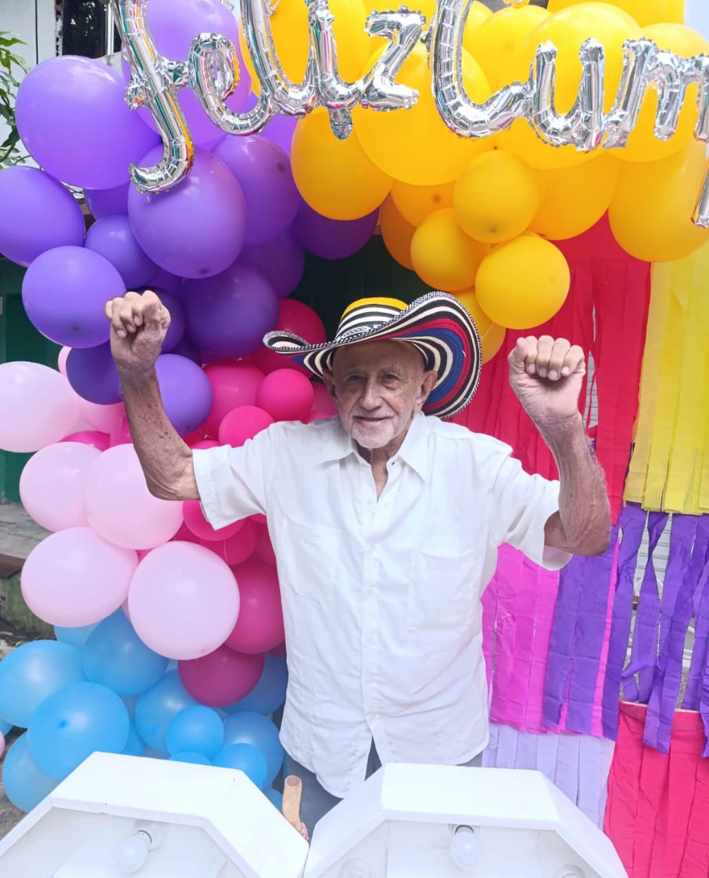 Familiares, amigos y vecinos se reunieron para celebrar su vida. 