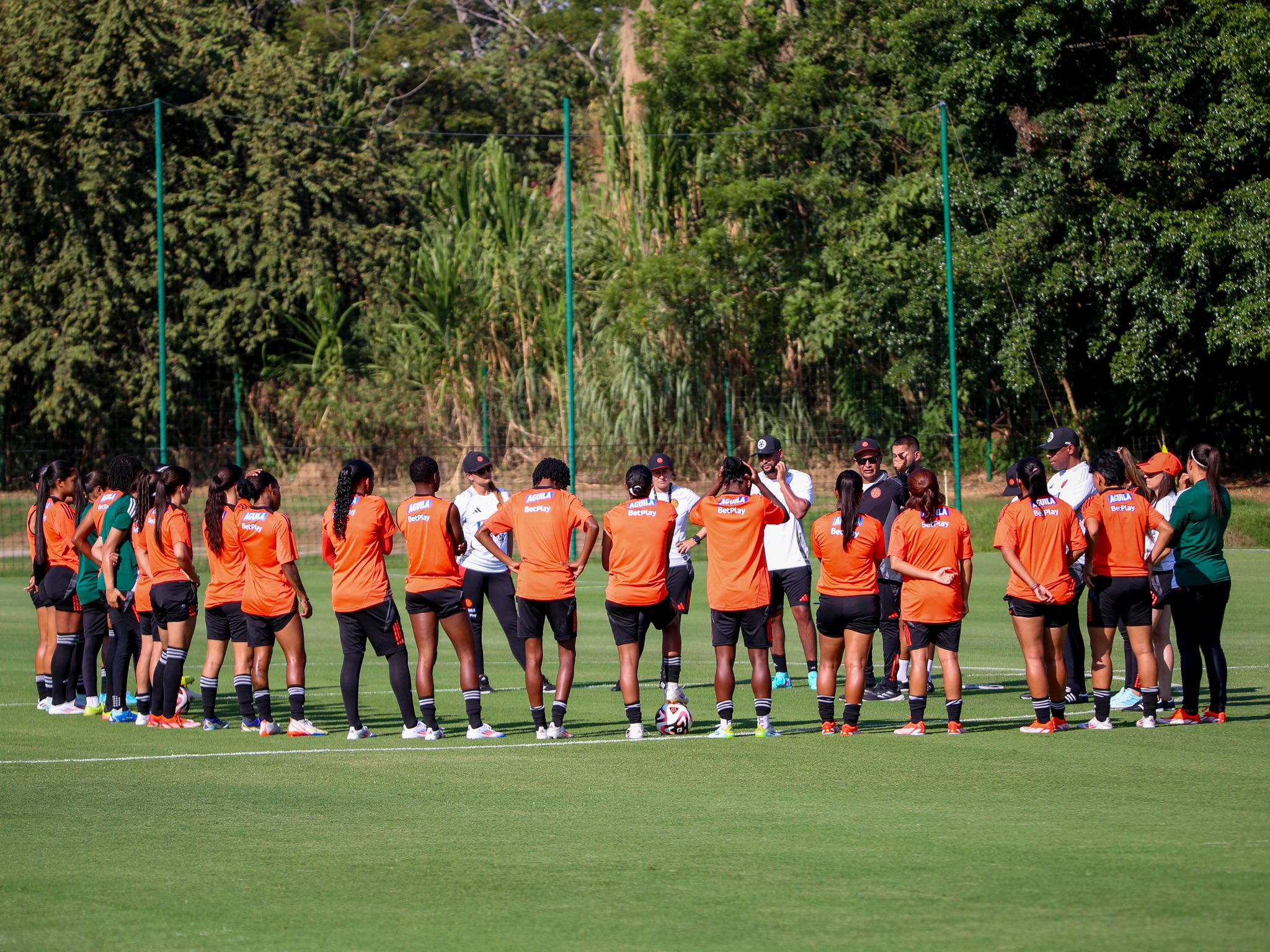 Entrenamiento de las jugadoras colombianas previo al partido.