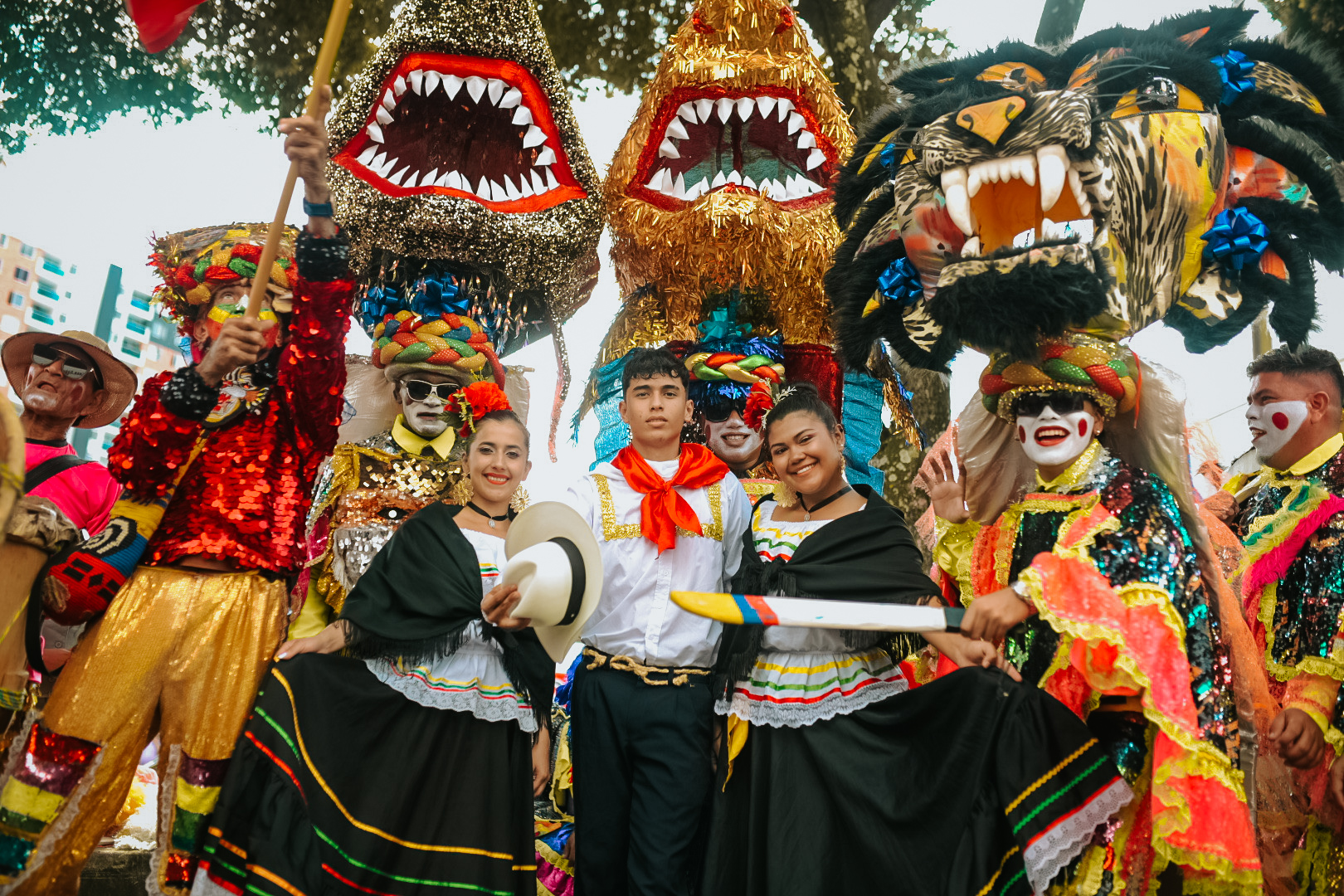 Algunos grupos durante el desfile.