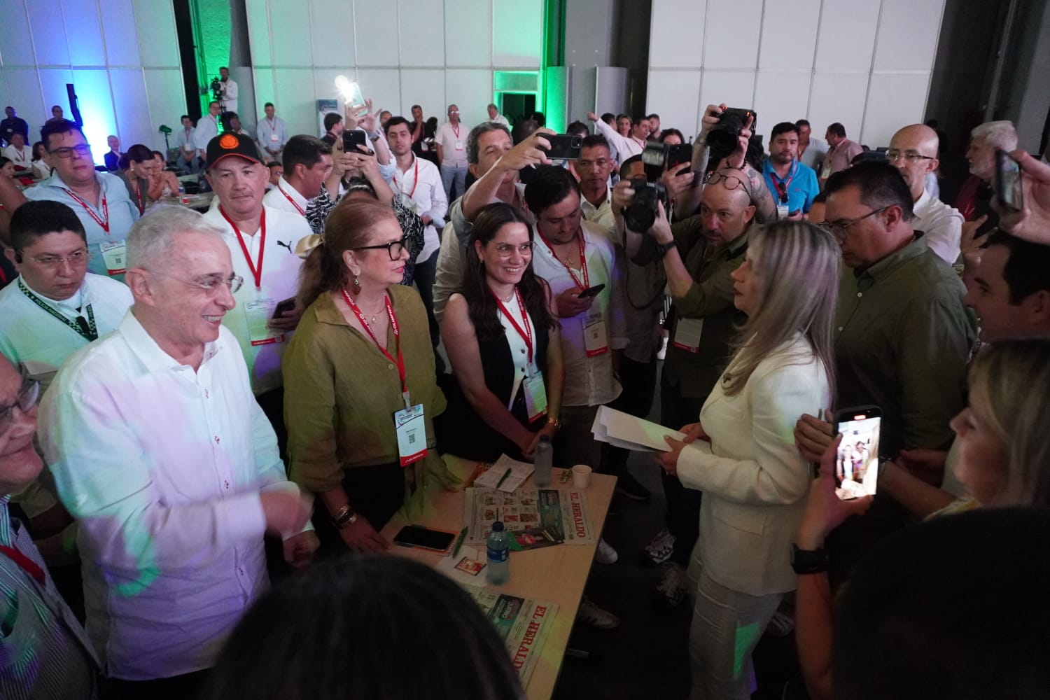 Álvaro Uribe en el Congreso de Fenalco. 