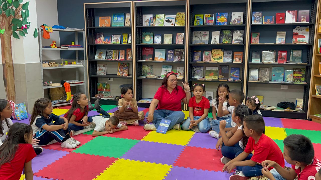 Sala de lectura en IED Las Flores.