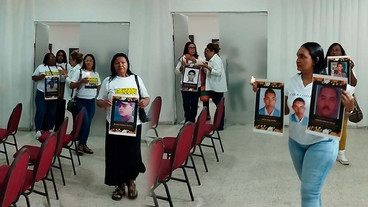 Instalación en la JEP de audiencia de familiares víctimas de víctimas de 'falsos positivos'.