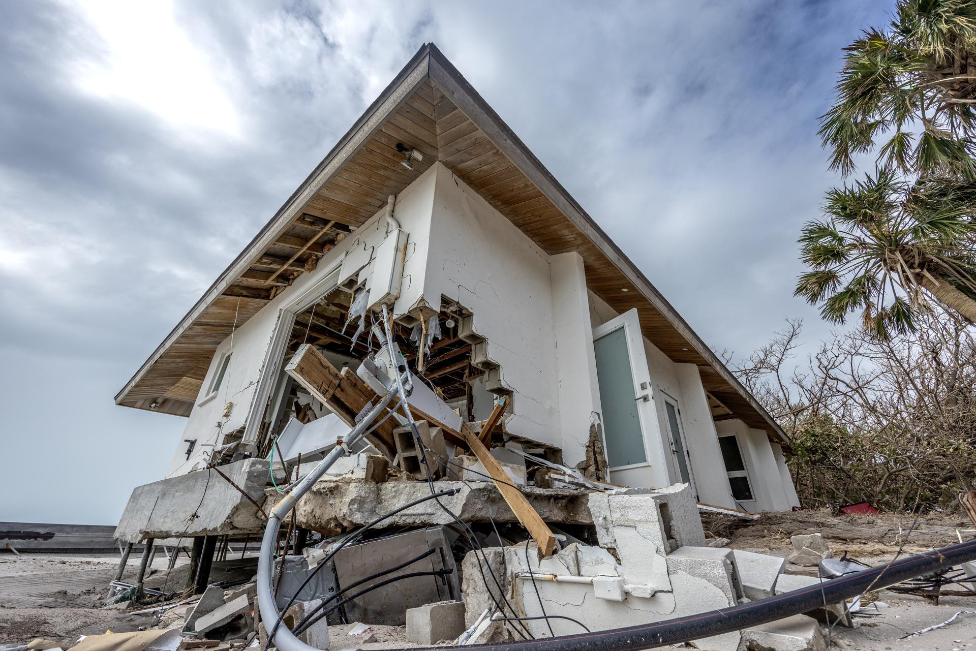 Casa destruida en Florida por el huracán Milton.