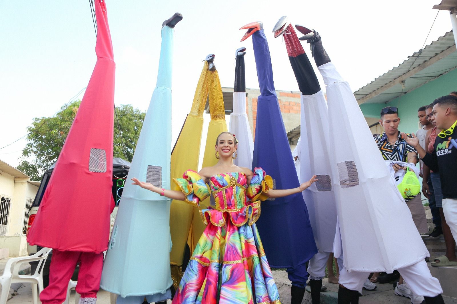 La reina en los distintos barrios de al ciudad.