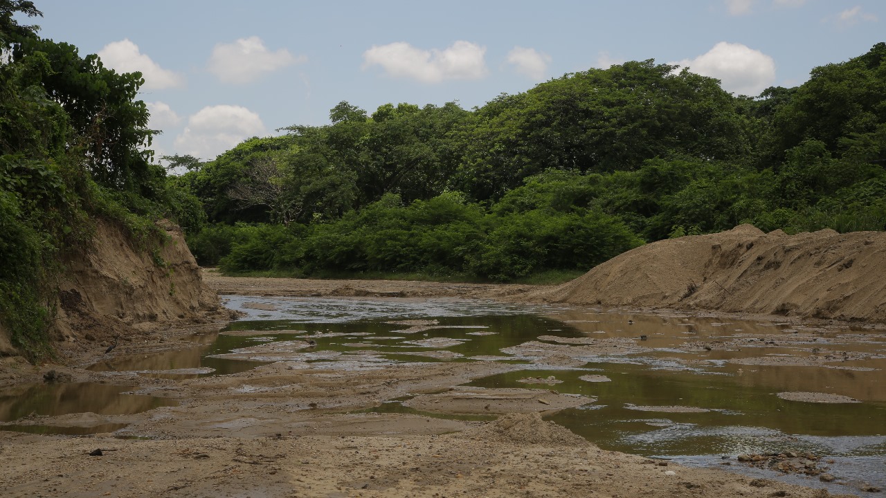 Canal donde pasa arroyo.