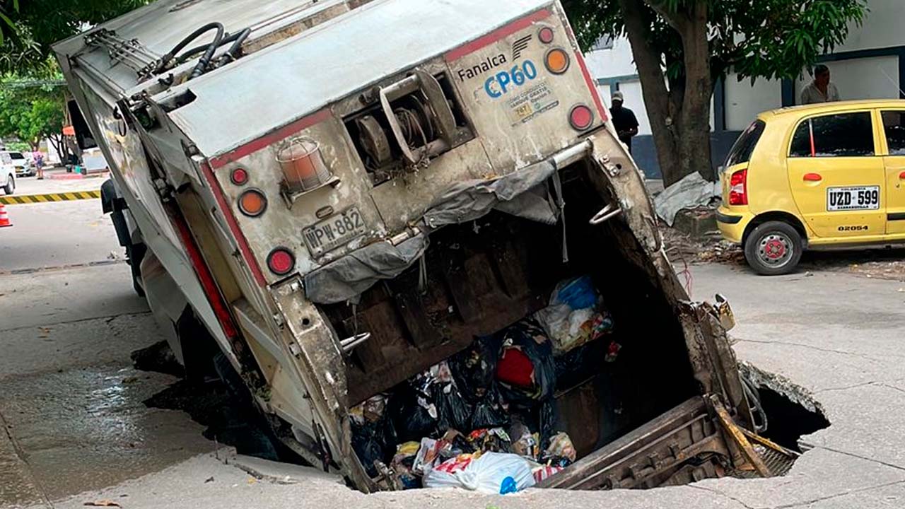 El pesado vehículo circulaba por la calle 42 con carrera 4. 