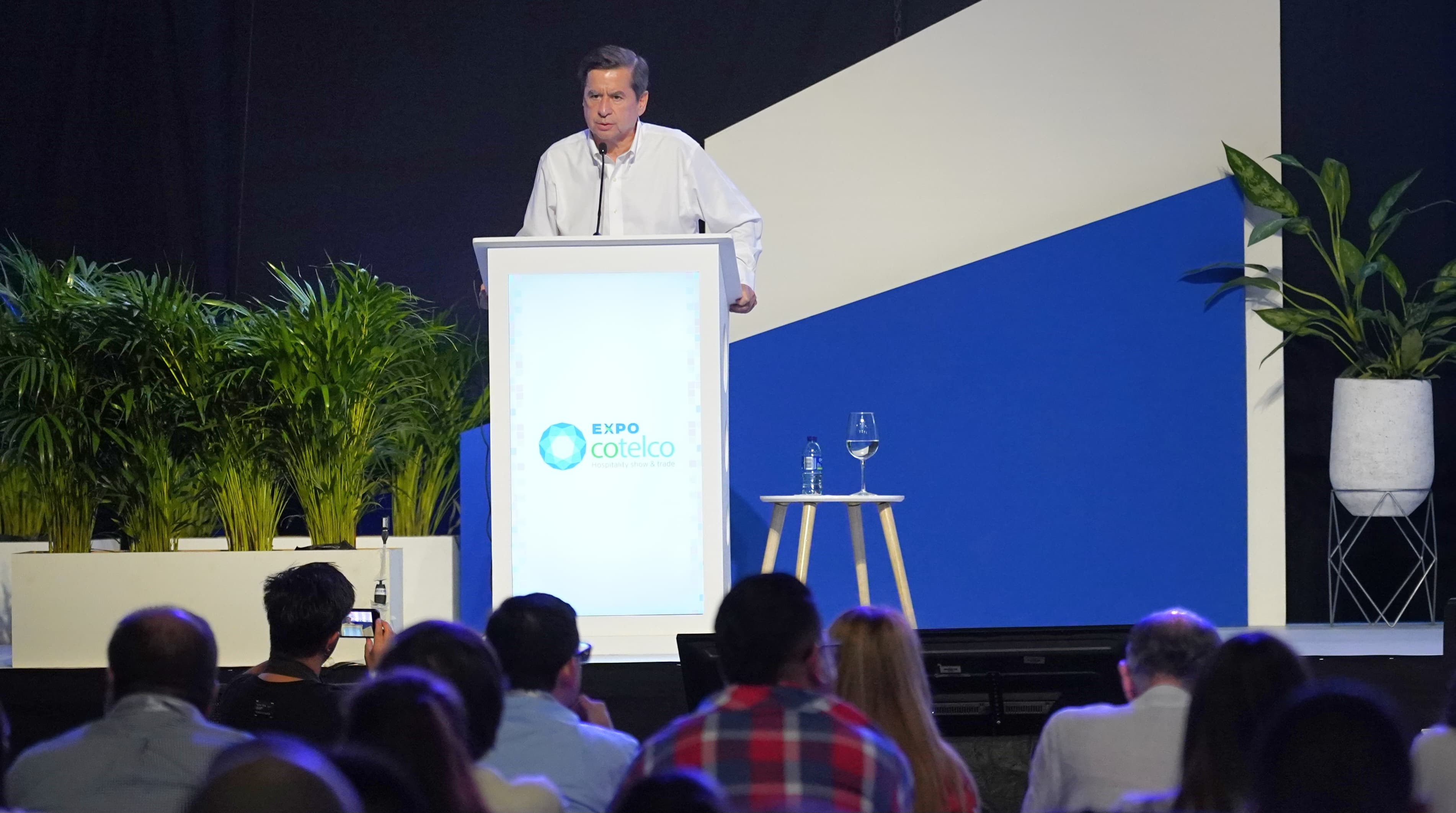 Juan Fernando Cristo en el Congreso Nacional de Hotelería.