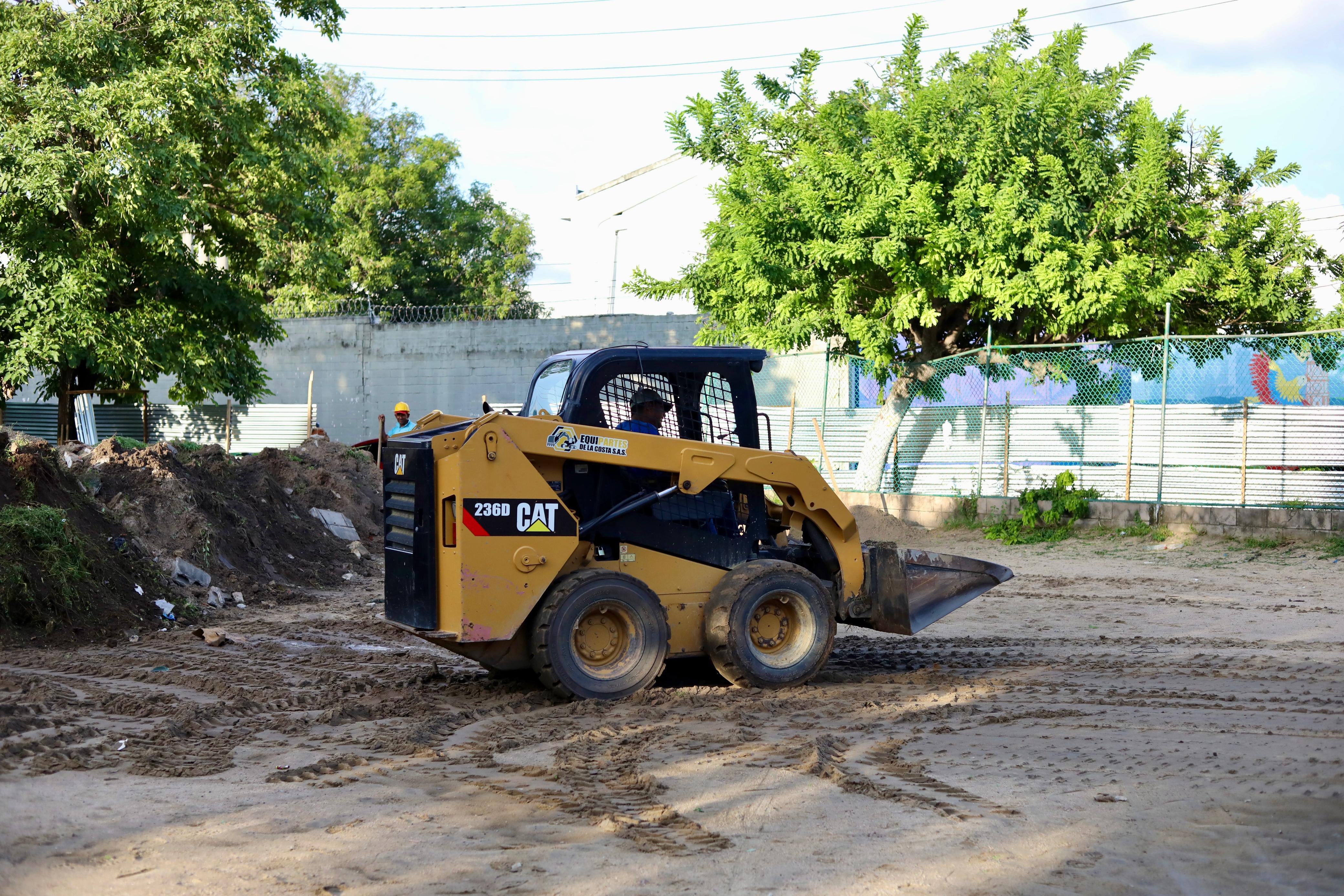 Maquinaria comenzó obras en los parques.