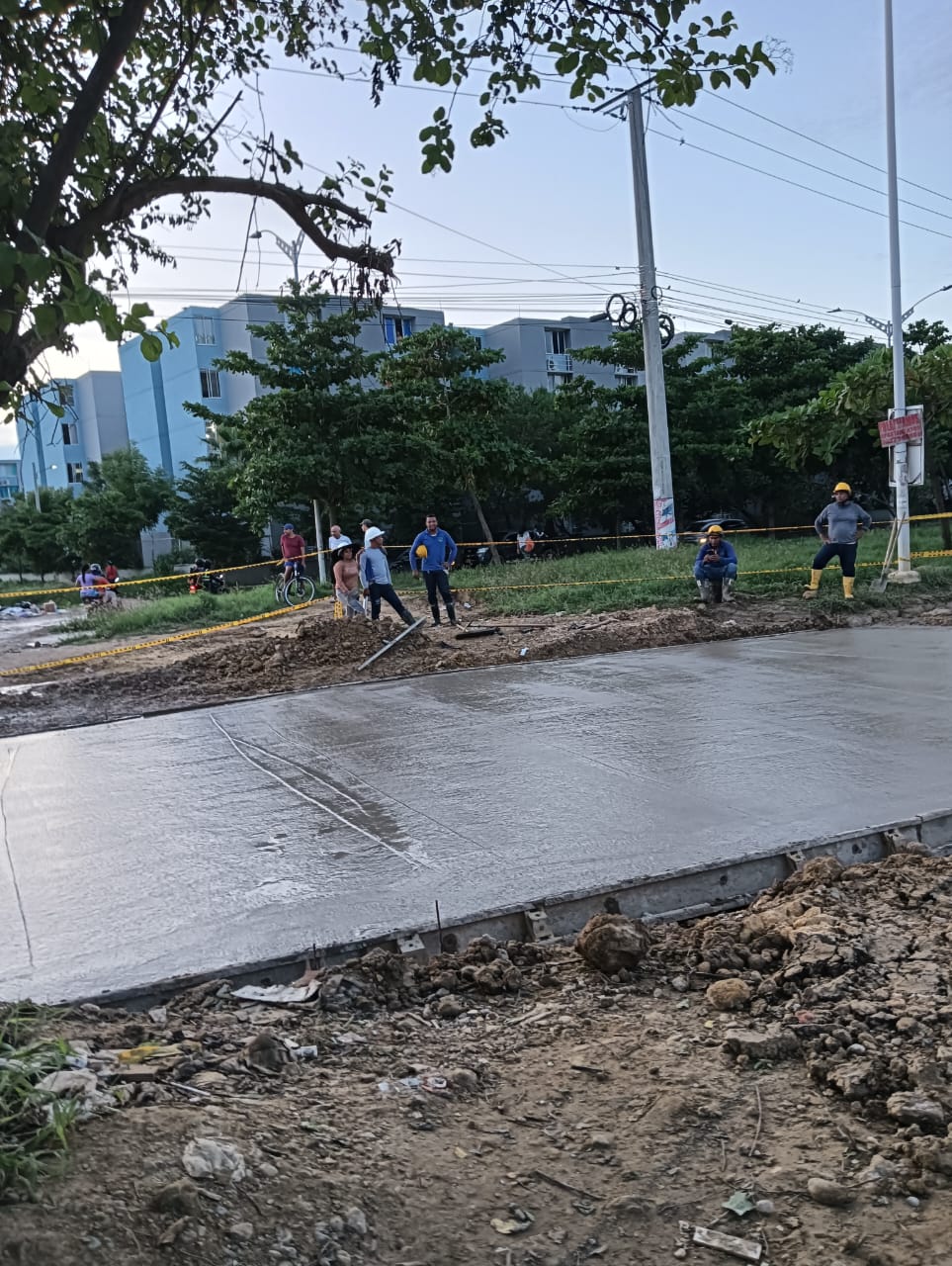 Pavimentación de la vía.