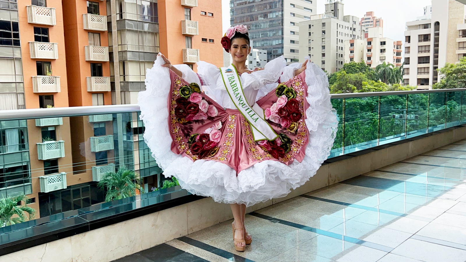 Luz Irina Gómez, señorita Barranquilla en el 4º Encuentro Folclórico Nacional Juvenil del Sanjuanero Huilense 2024. 