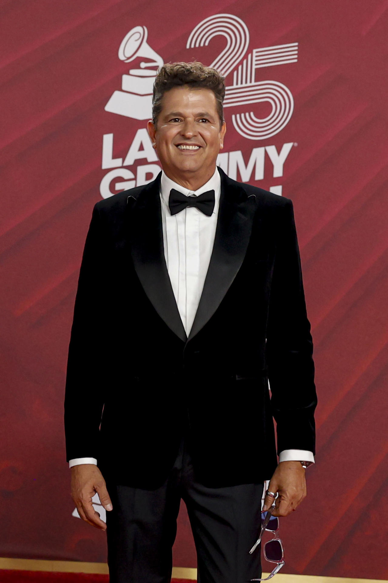 Carlos Vives en la alfombra de los Latin Grammy