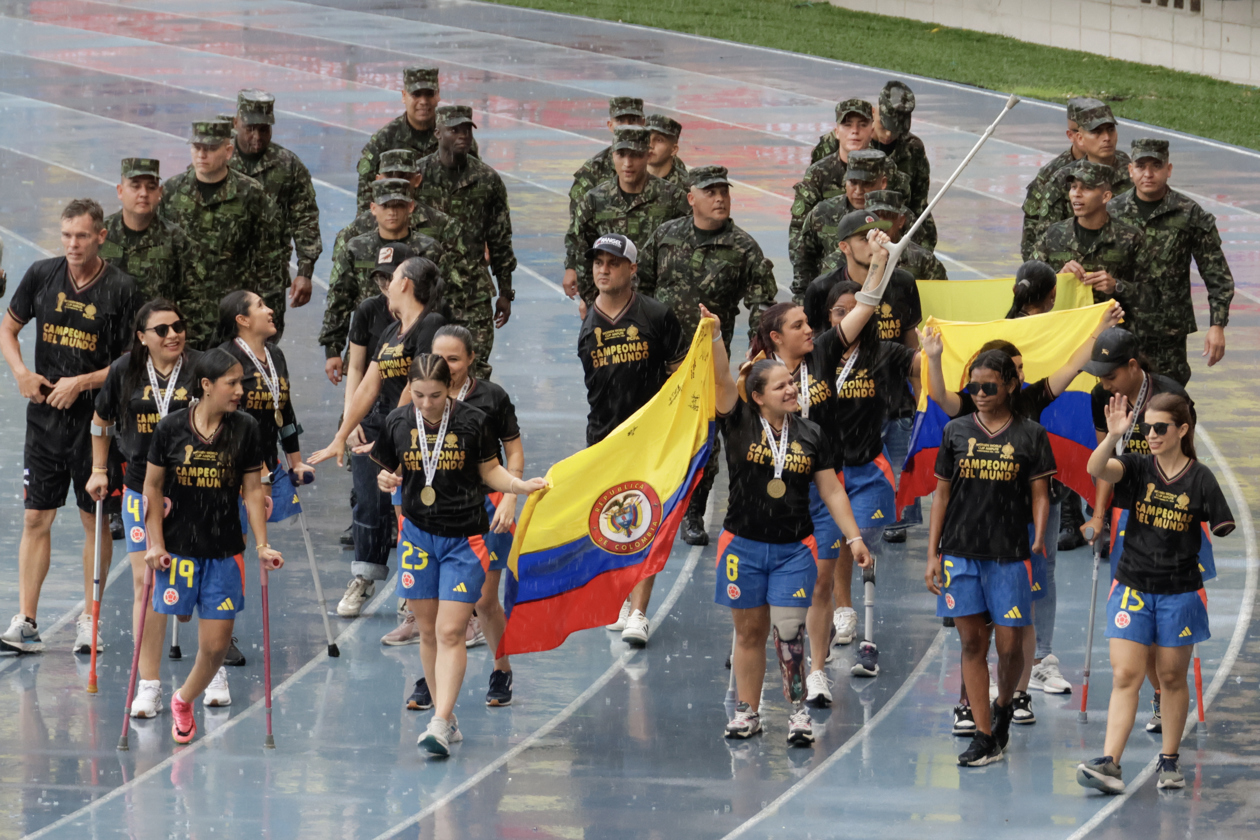 El recorrido de las jugadoras en la pista atlética.