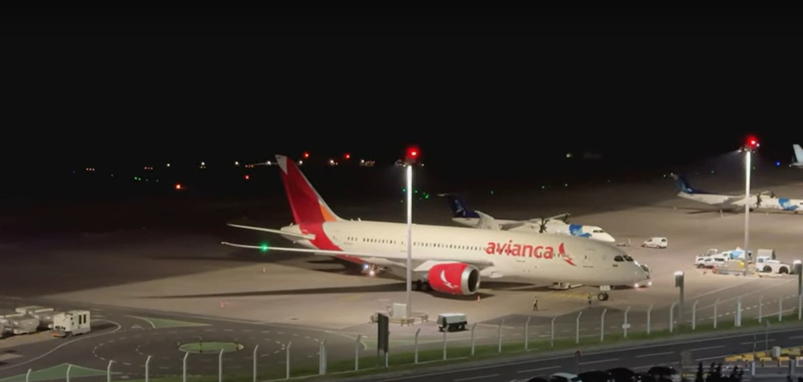 El avión tras aterrizar en el aeropuerto de la isla Ponta Delgada, en Azores, Portugal.