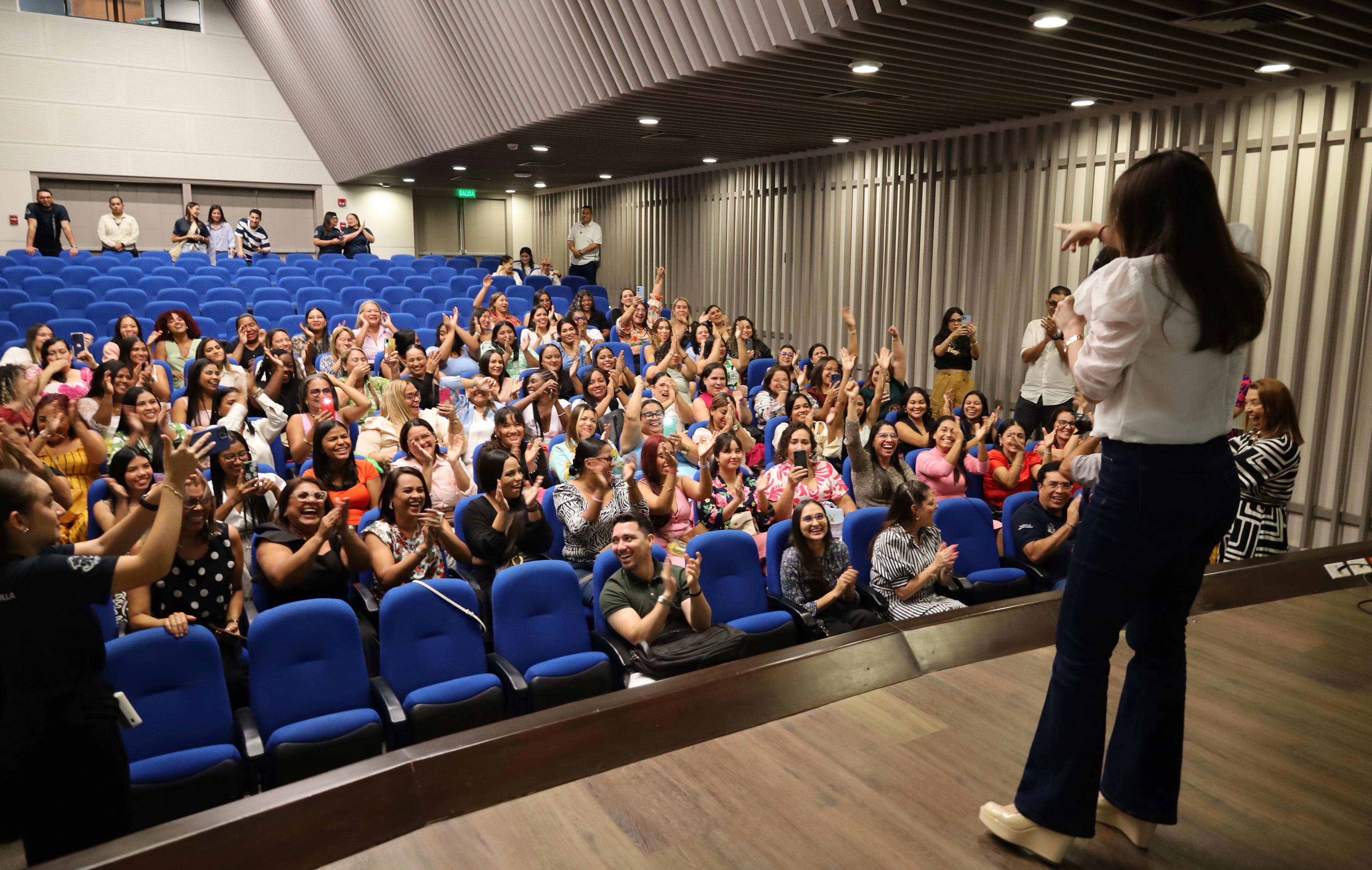 Mujeres beneficiarias del programa de inglés. 