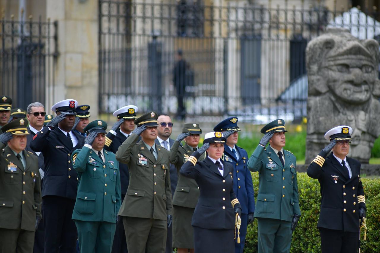  Ceremonia en la que fueron condecorados varios exguerrilleros del M-19.