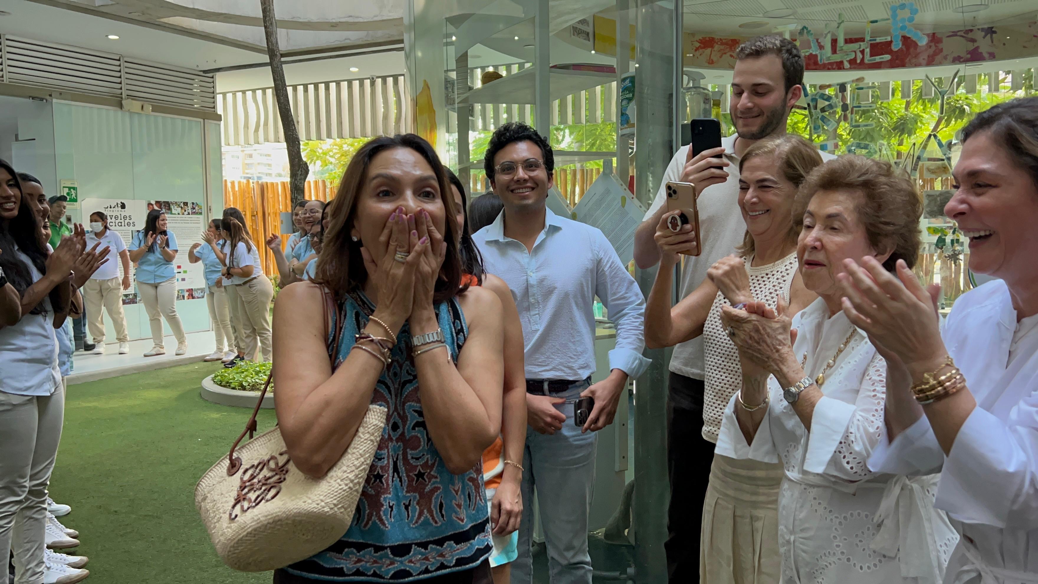 Silvia Pinedo a la entrada de la ceremonia de reconocimiento en Baby Gym.