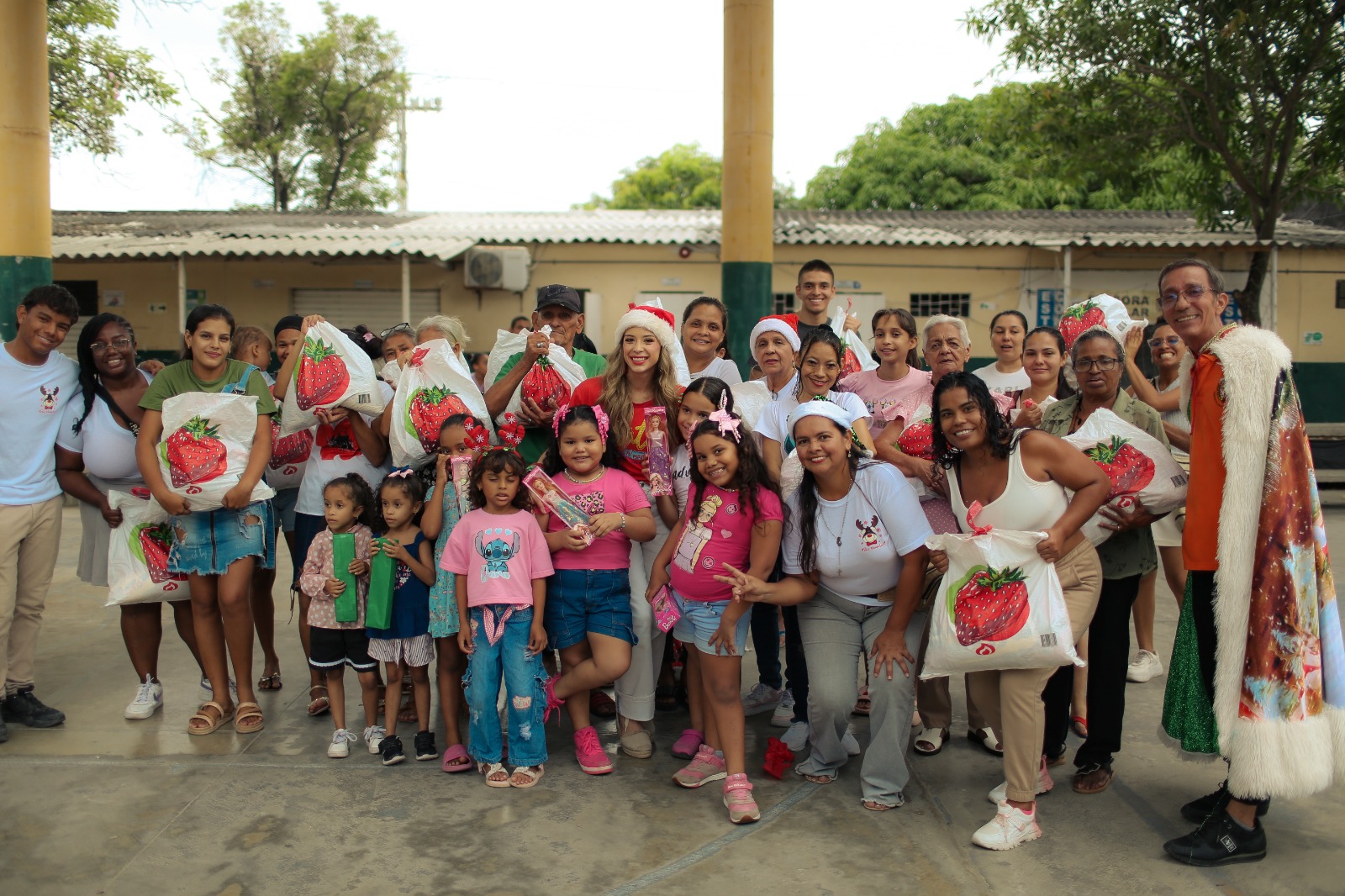 Los niños vivieron una tarde diferente junto a la soberana.