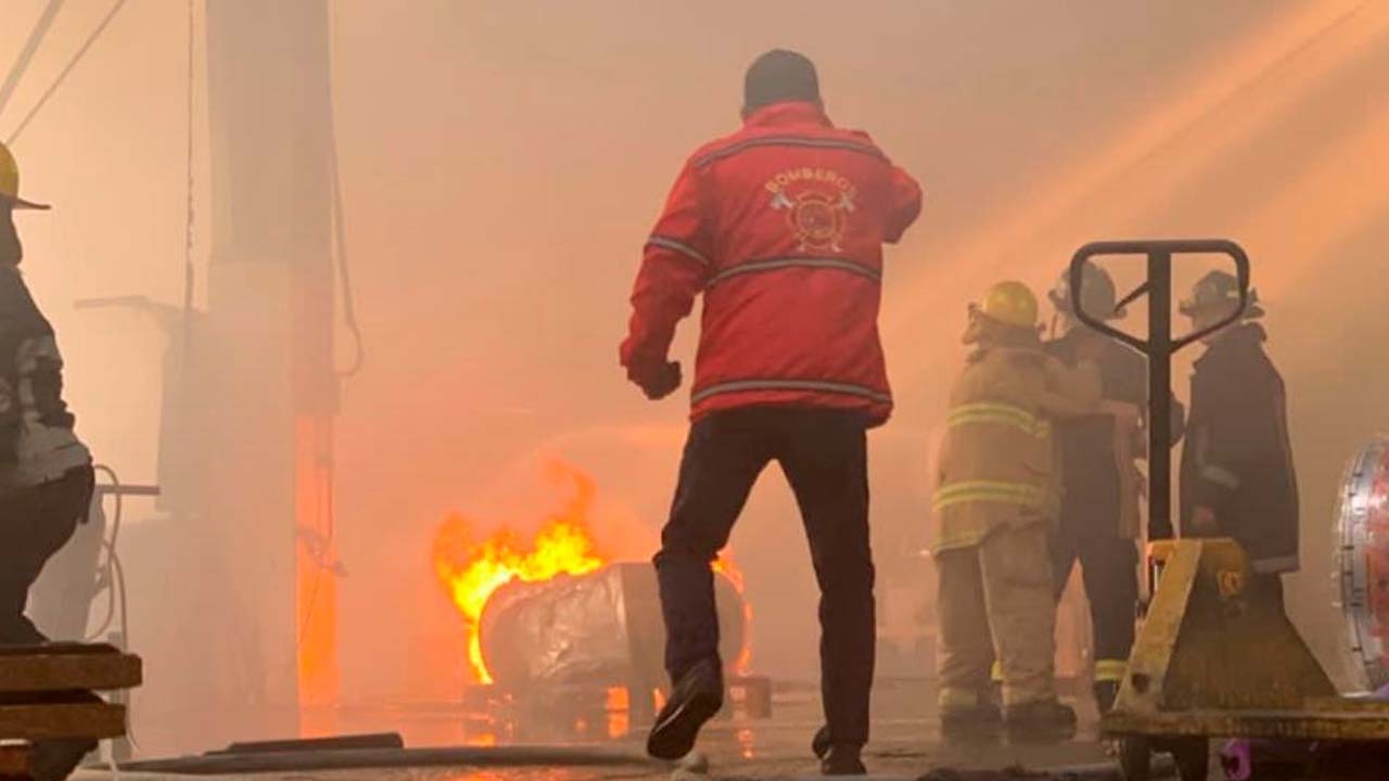 Jaime Pérez atendiendo un incendio.