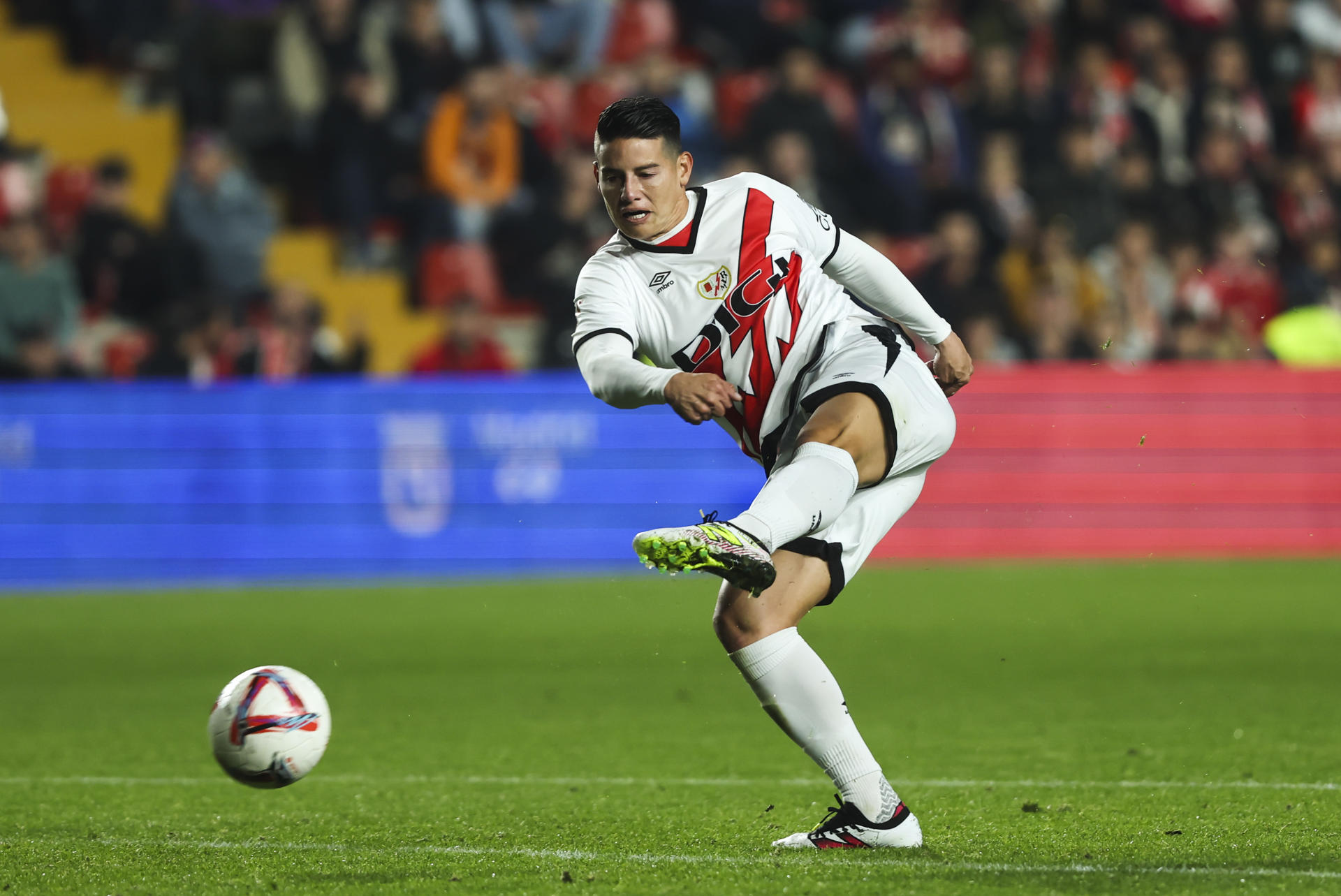 James Rodríguez en un partido con Rayo Vallecano.