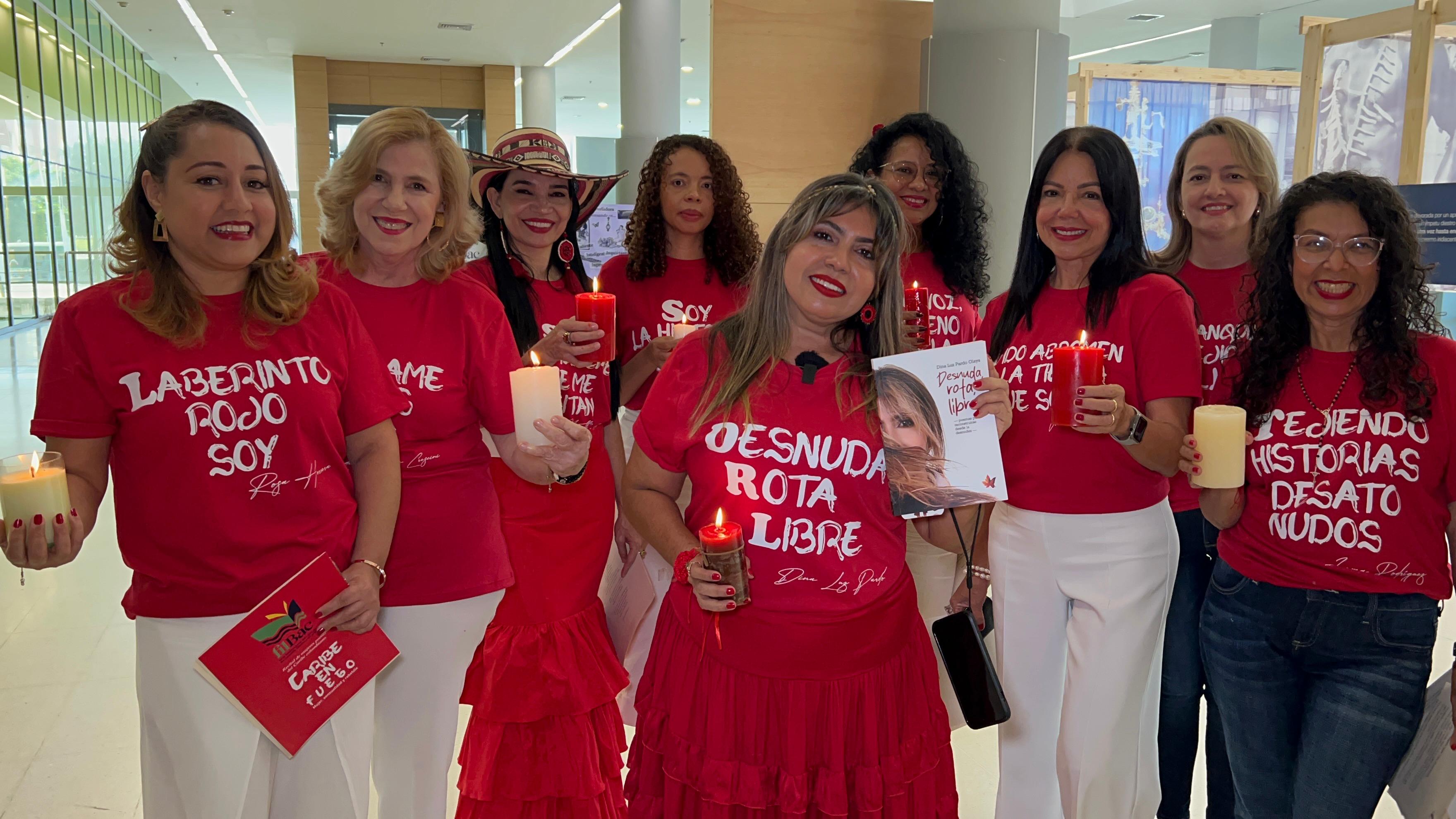 Dina Luz Pardo Olaya, junto al grupo de poetas del recital “Caribe en fuego: mujer, sensualidad y rebeldía”. 