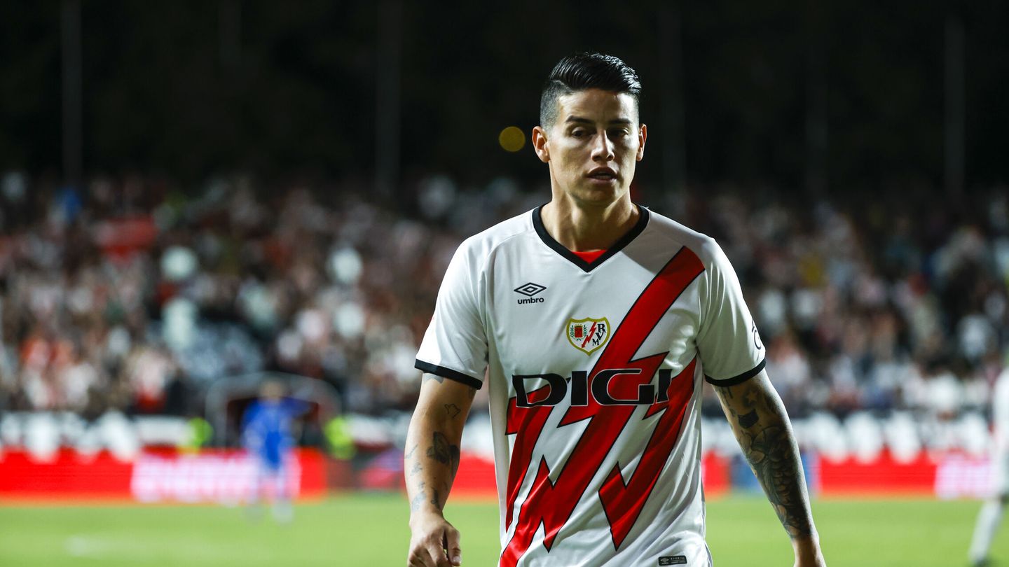 James Rodríguez en partido con Rayo Vallecano.