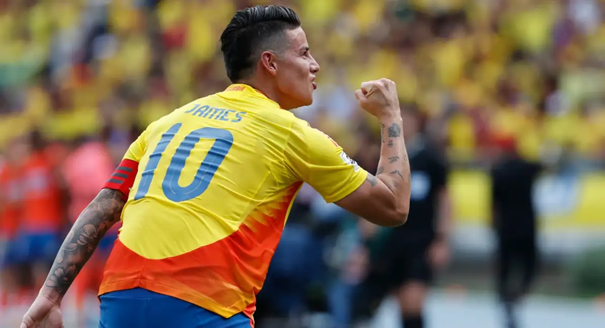 James Rodríguez celebrando un gol con la selección colombiana este año.