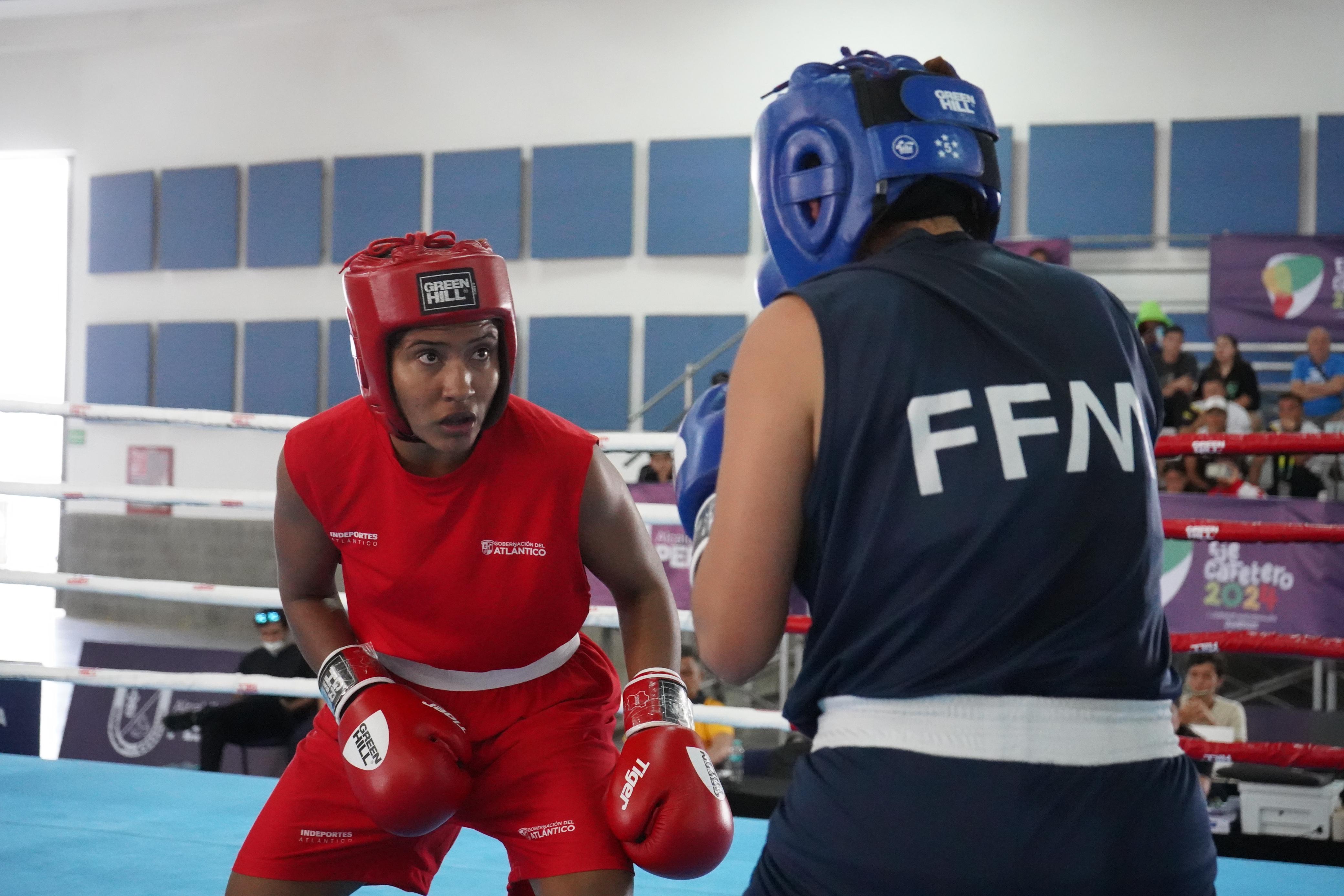 Melanis Pérez durante un combate en los Juegos Nacionales Juveniles. 