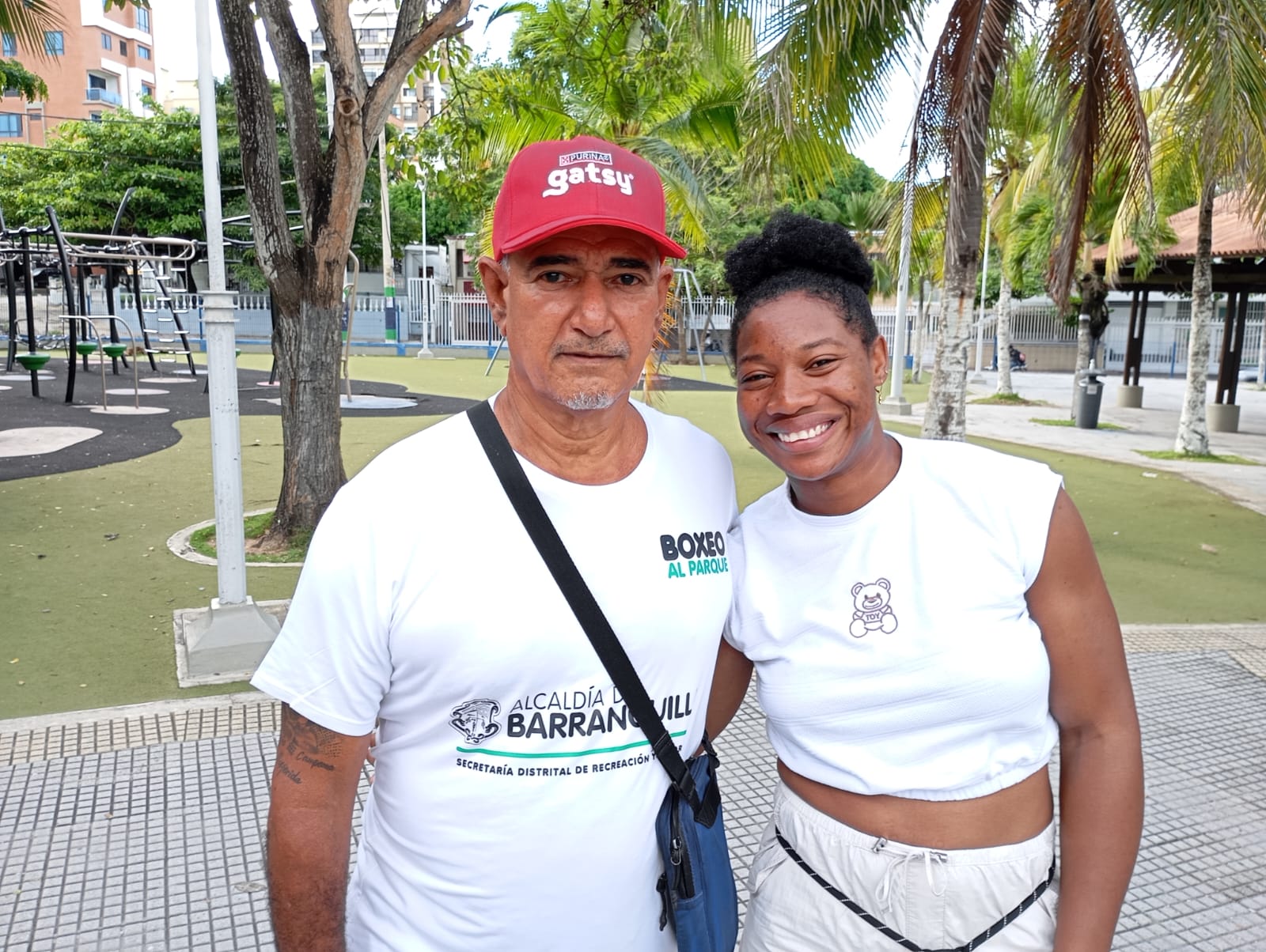 Angie Valdés con su primer entrenador, Luis Villarreal.