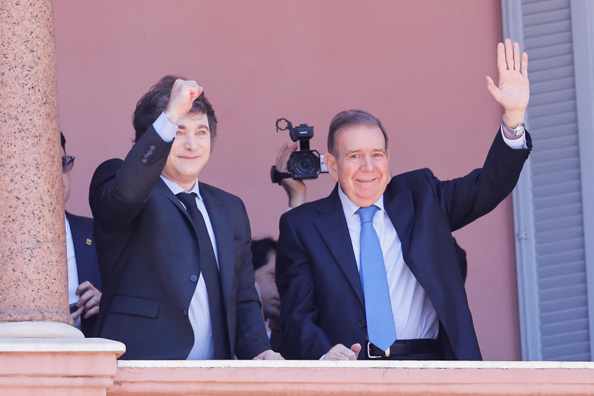 El Presidente de Argentina, Javier Milei, y Edmundo González.