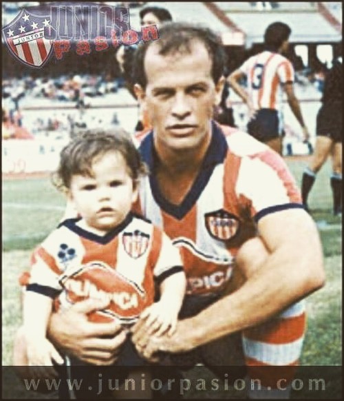 Carlos Ischia y su hijo Junior, quien se puso la rojiblanca en 2005.