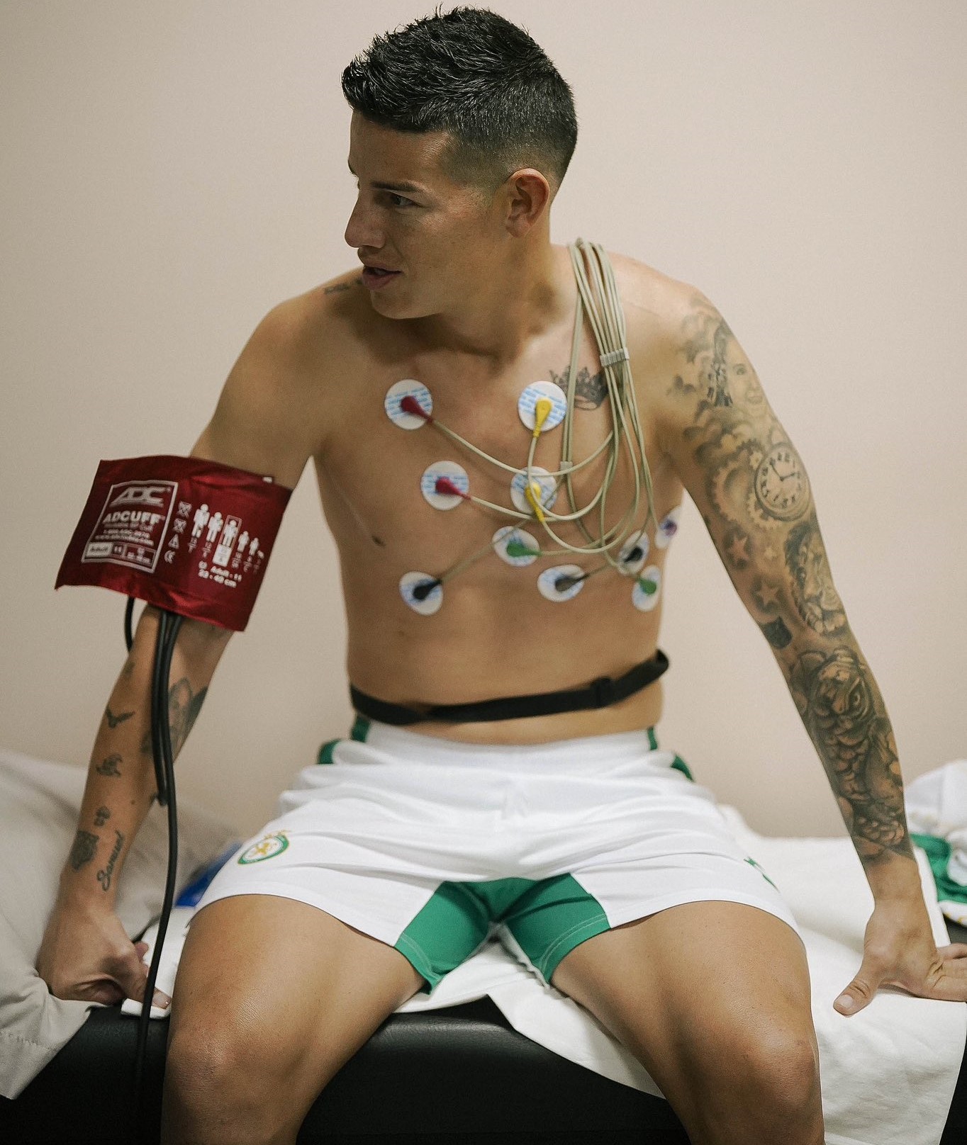 James Rodríguez en los chequeos médicos.