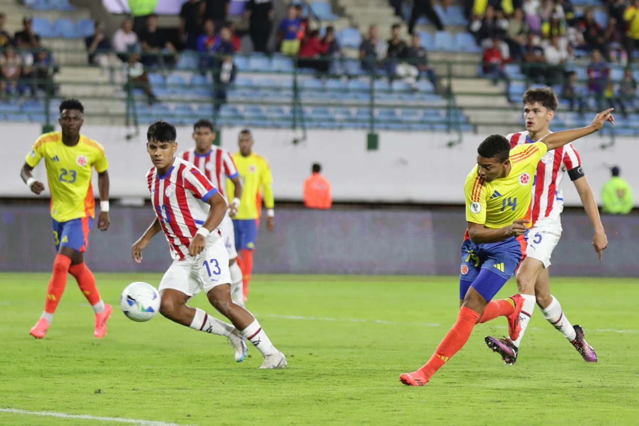 La izquierda de Jordan Barrera para el primer gol de Colombia. 