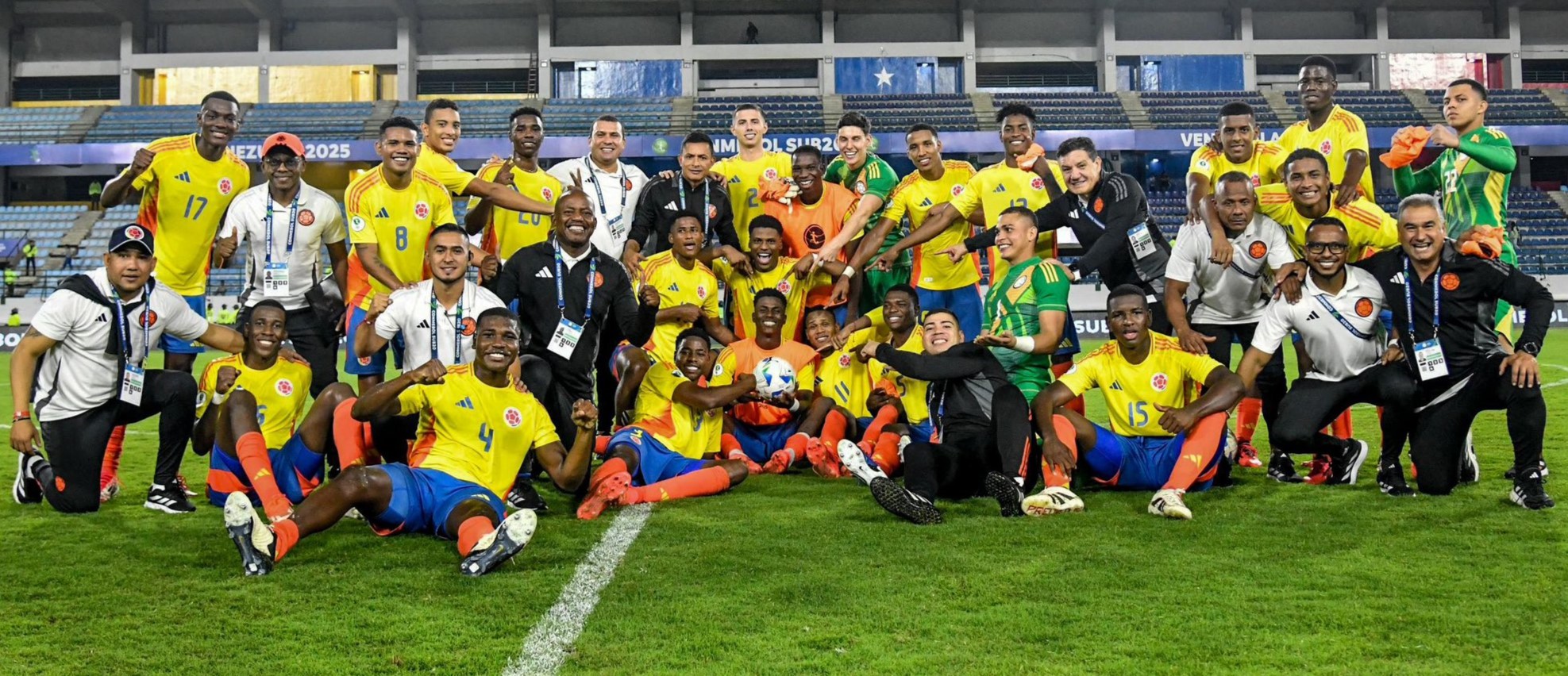 El equipo nacional de Colombia sub-20 después de la victoria 4-0 sobre Paraguay.