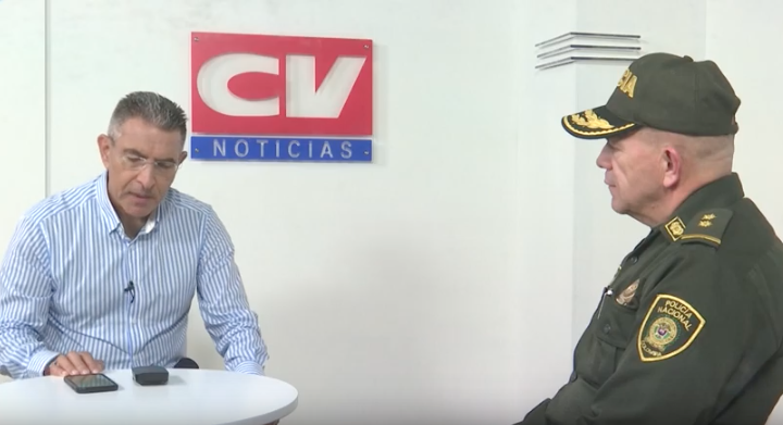 El periodista Jorge Cura entrevista al Comandante de la Policía Metropolitana de Barranquilla, brigadier general Ricardo Alarcón.