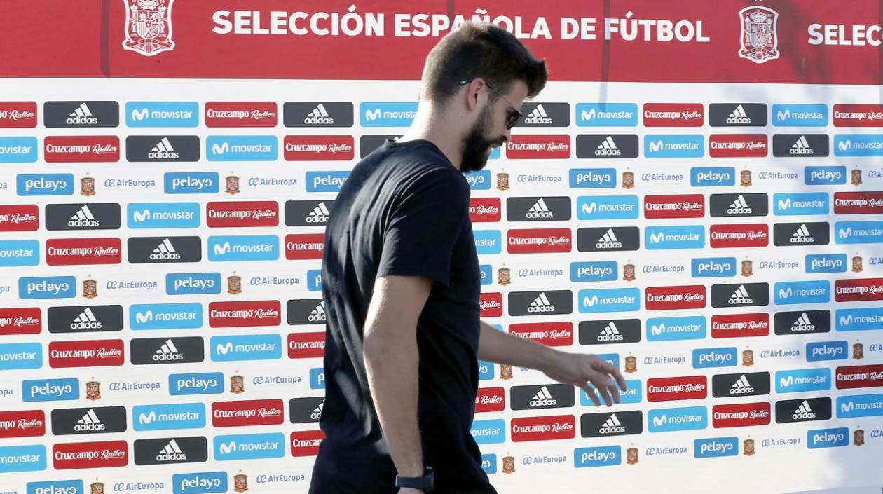 El jugador Gerard Piqué a su llegada a la concentración de la selección española