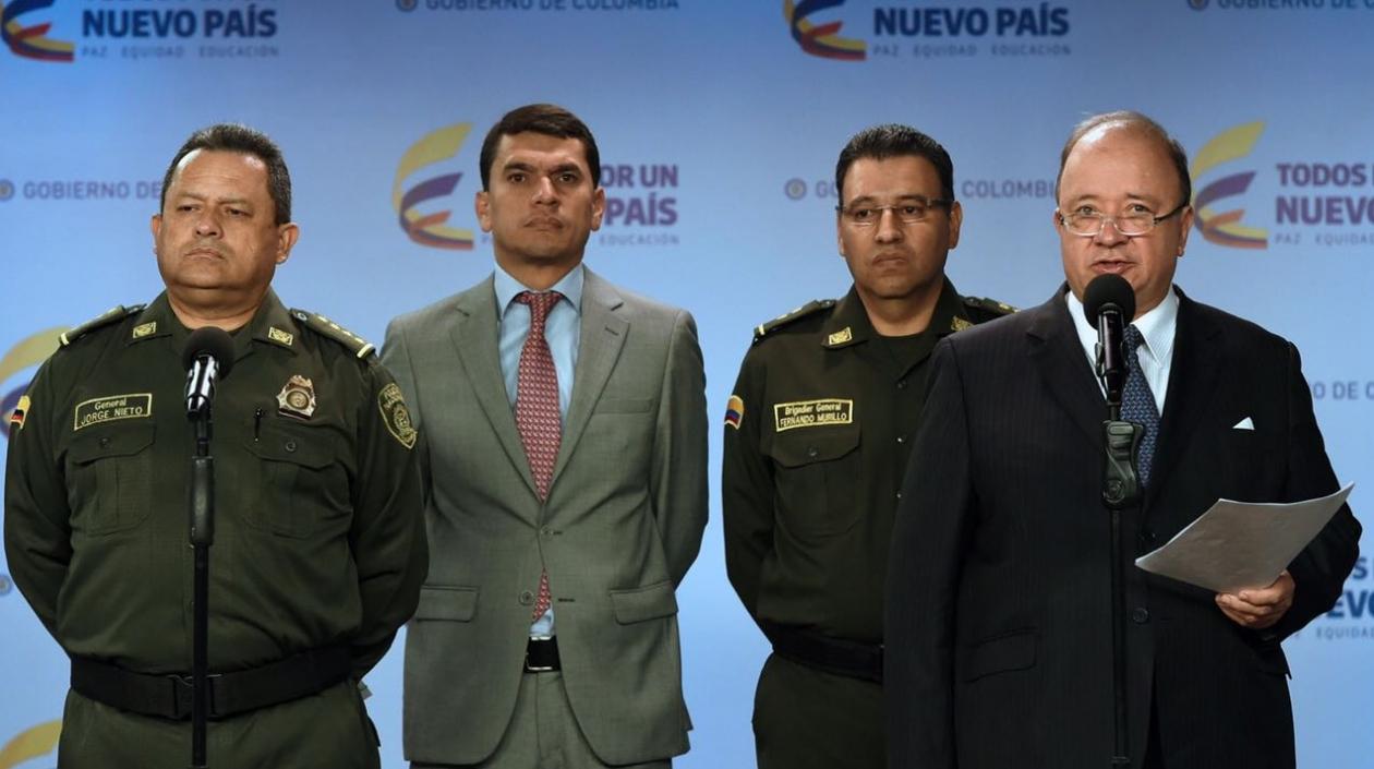 El ministro de Defensa, Luis Carlos Villegas, y el director de la Policía, Jorge Hernando Nieto.