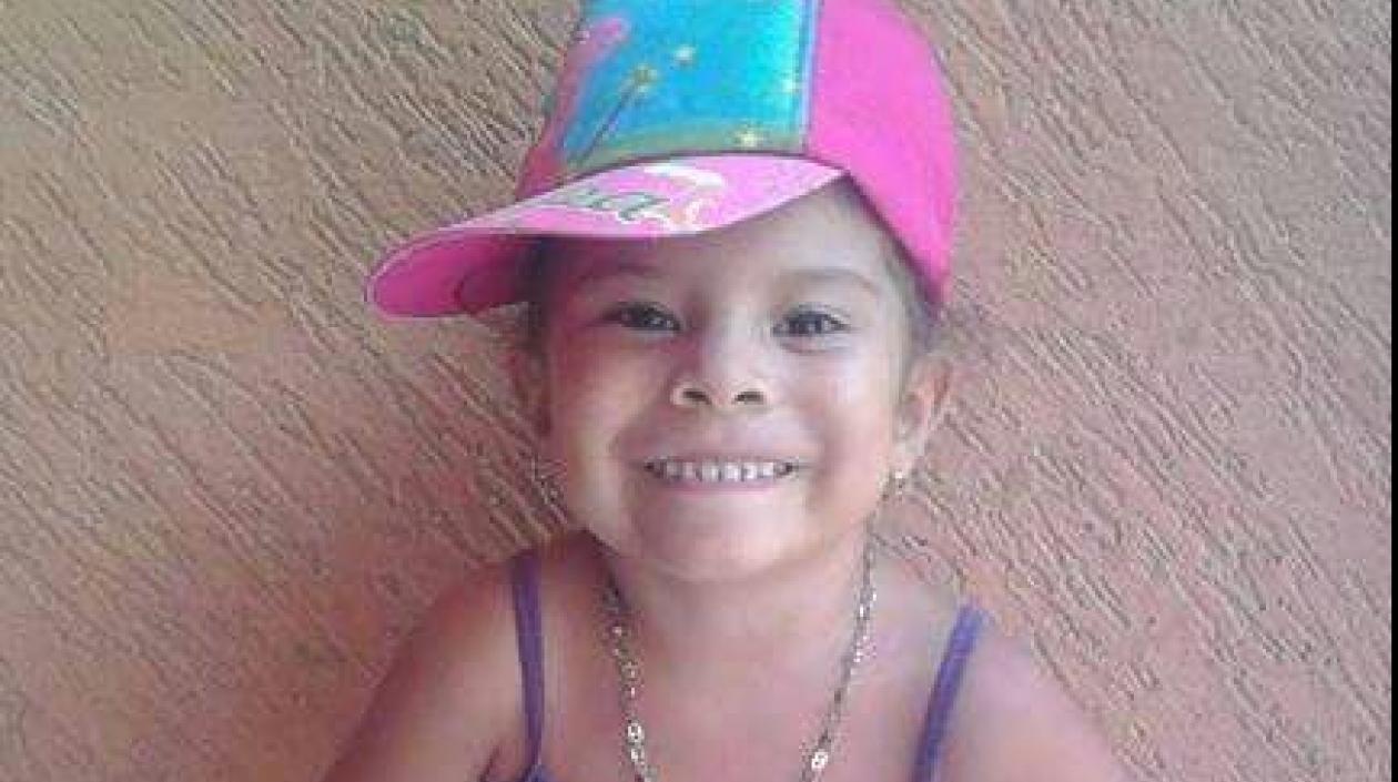 La foto de la niña se publica a petición de las autoridades, para lograr pronto su ubicación.