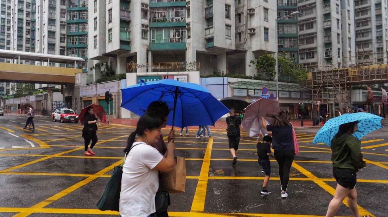 El paso del tifón en China provocó la evacuación de residentes y cancelación de vuelos.