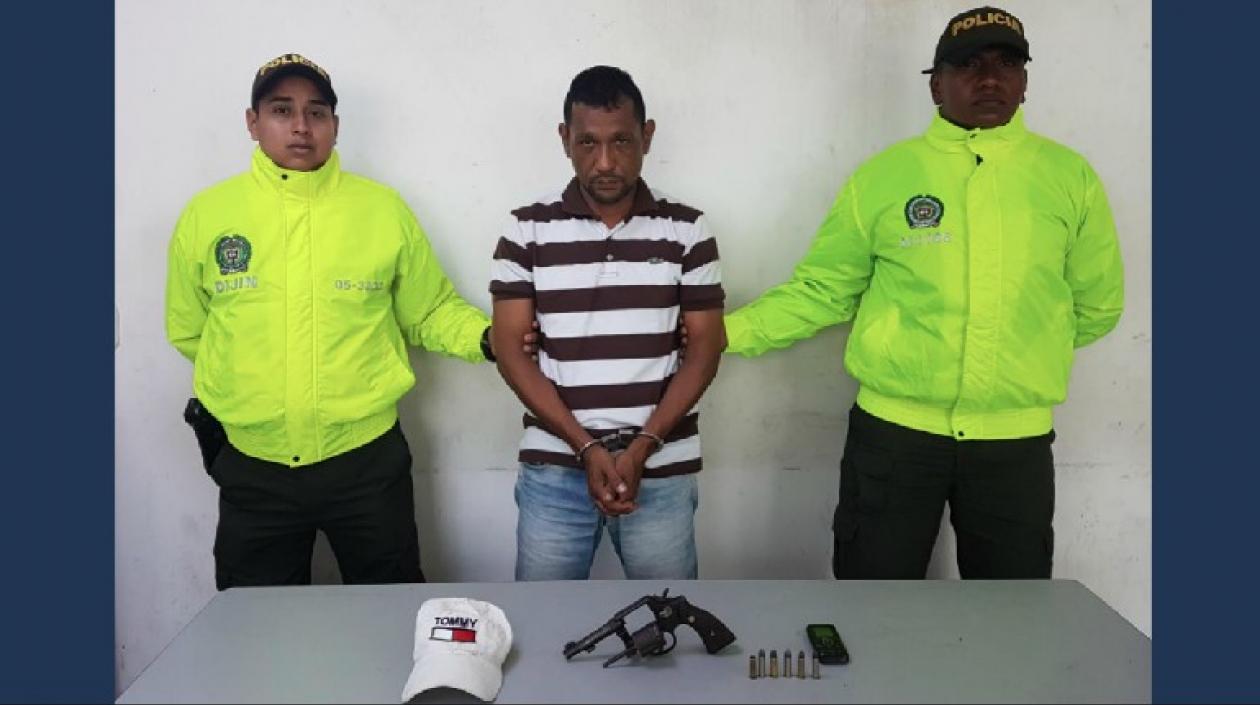 Reynel Tapias Morales, de 47 años, fue capturado con un arma.