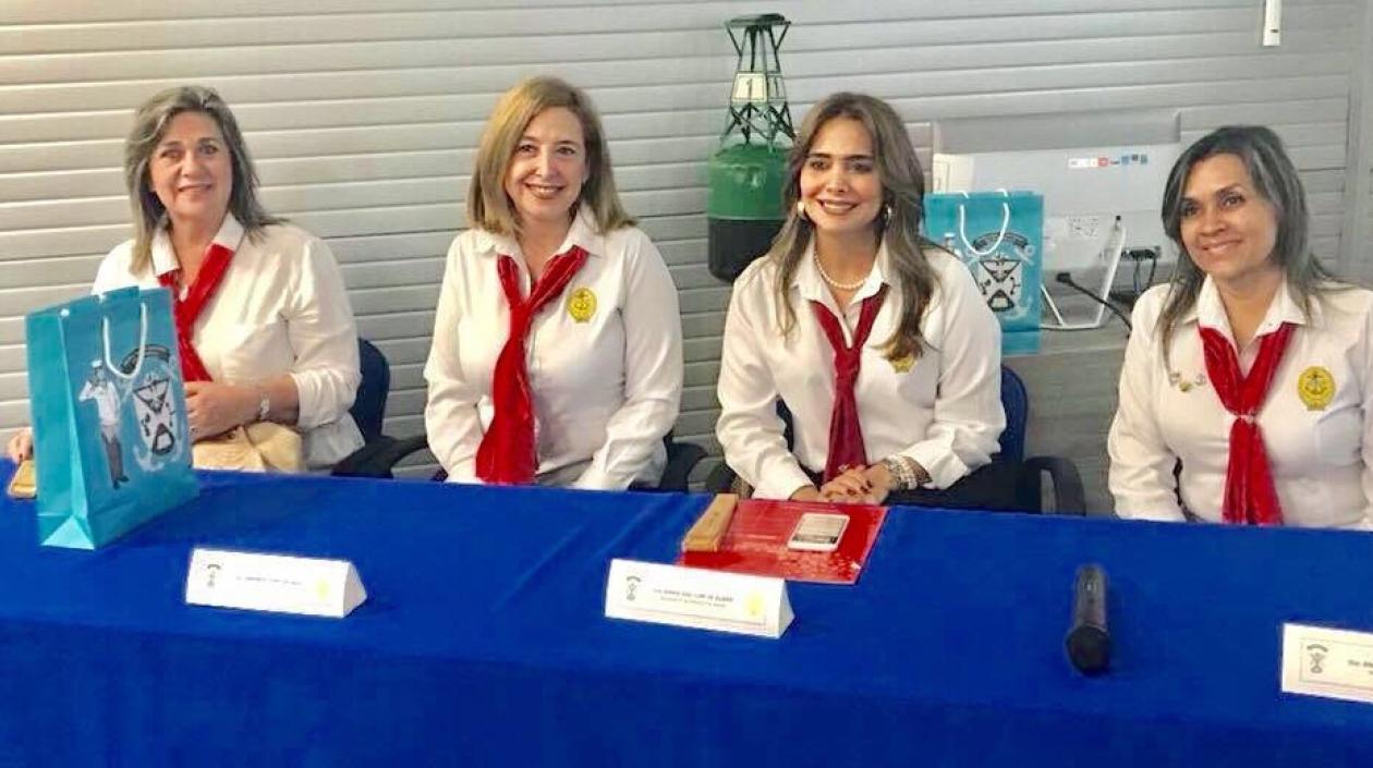 Viviana de Rodriguez, Veronica de Calle, María José Cure, Any de Flórez, de Acción Social Naval Nacional.