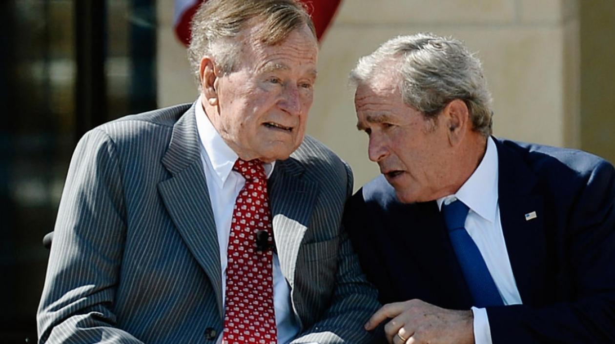 George H. W. Bush y George W. Bush, expresidentes de Estados Unidos.