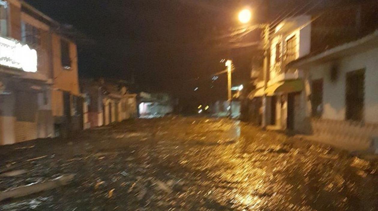 Una creciente súbita provocó la inundación en 5 veredas más (Carrizales, Capilla, Miravalle, Danubio y Silencio) y de tres barrios en el casco urbano de este municipio.