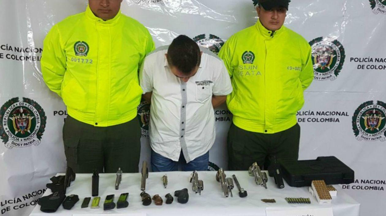 Luis Alberto Bareño, de 46 años, fue capturado con 10 armas de fuego.