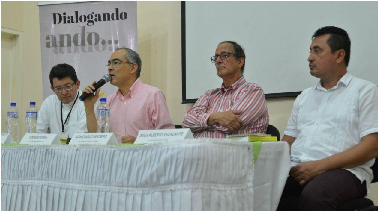 A la cita Dialogando Ando asistieron el alto comisionado de paz, Rodrigo Rivera y el jefe negociador con el ELN, Juan Camilo Restrepo.