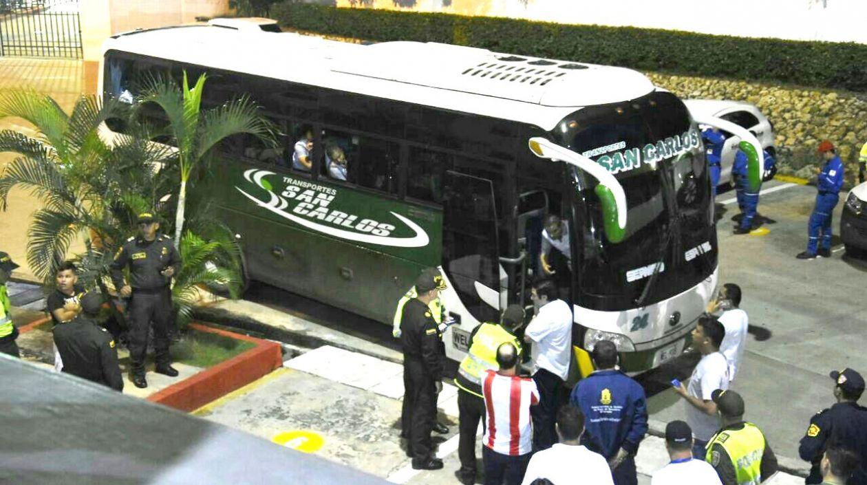 Tras la agresión la delegación del Pasto se negó a descender del bus en el estadio Metropolitano.