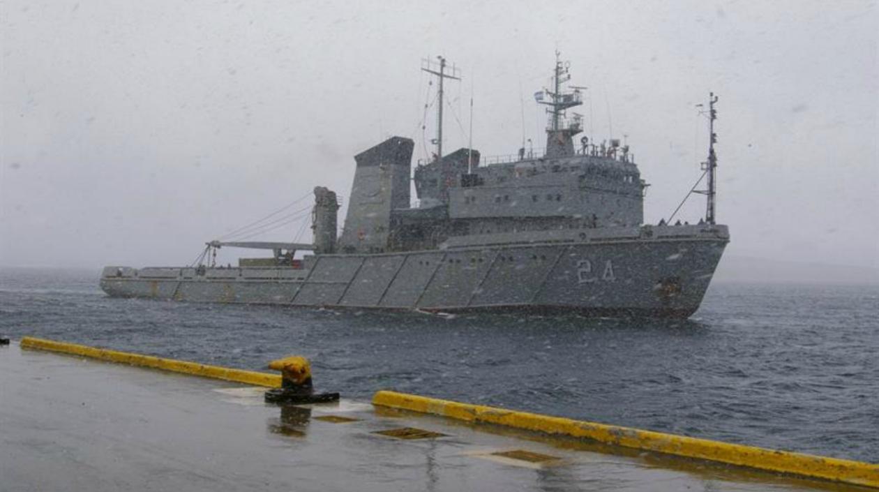 El ARA 'Islas Malvinas' interrumpió su misión antártica para transportar a un grupo de rescate y al Pantera Plus, vehículo sumergible teledirigido, hacia el área de búsqueda del submarino ARA "San Juan". 